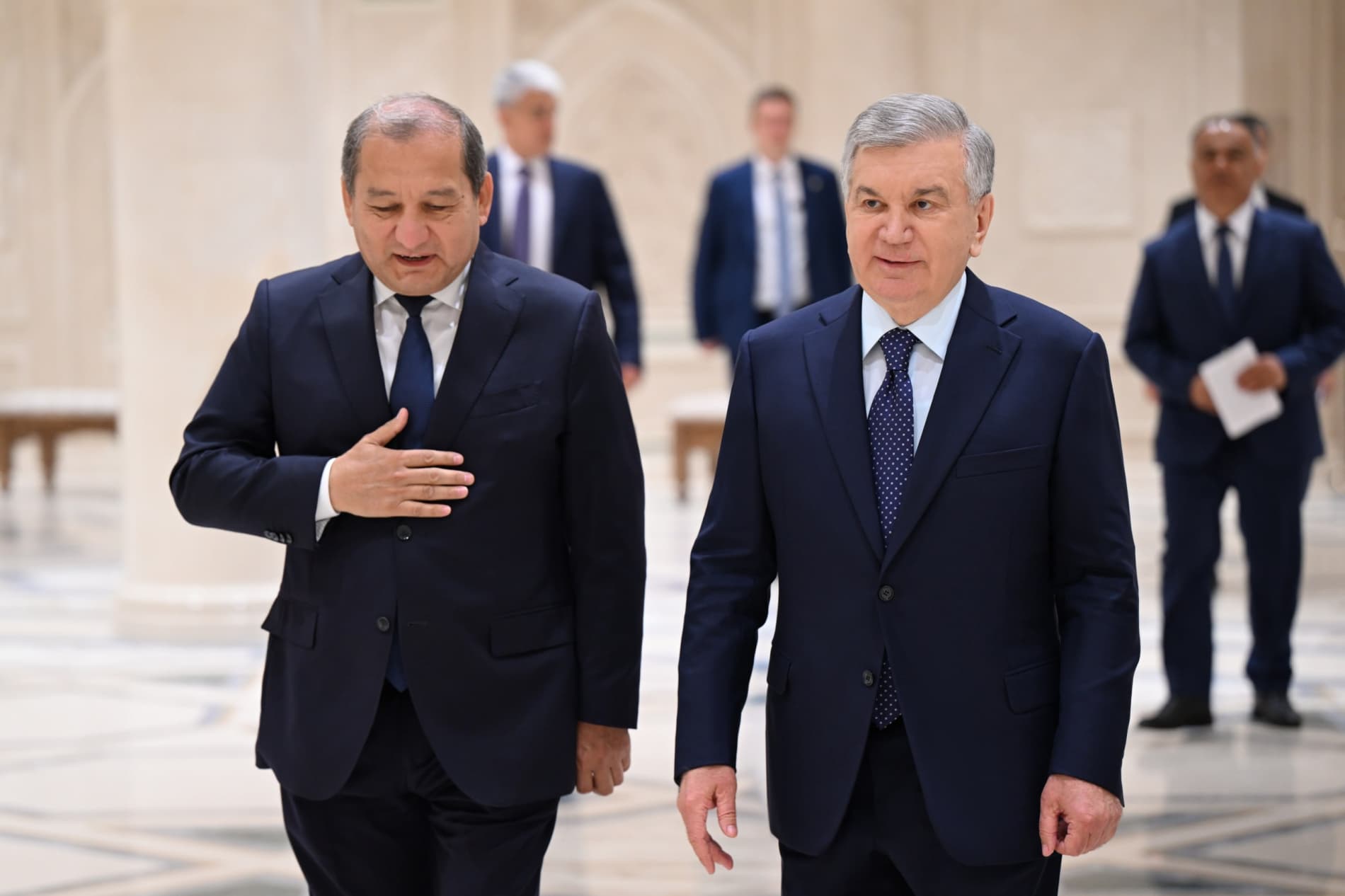 Президент посетил мавзолей Имама Бухари