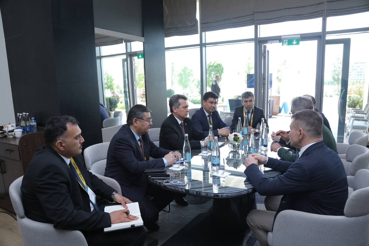 Uzbekistan Conducts First-Ever Demonstration of Satellite Messaging to Mobile Devices via Viasat Satellite