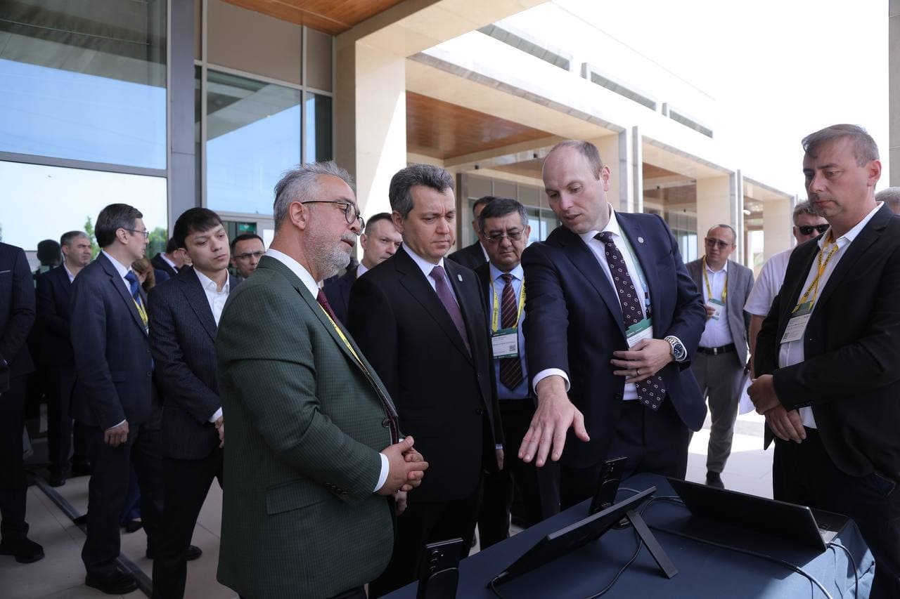 Uzbekistan Conducts First-Ever Demonstration of Satellite Messaging to Mobile Devices via Viasat Satellite