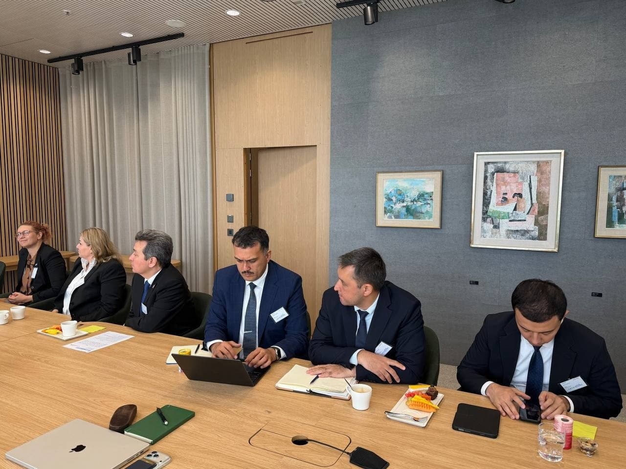 Uzbekistan and Omnitele Discuss Development of Telecommunications Infrastructure