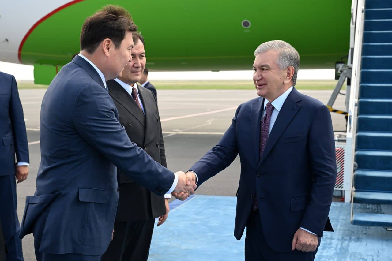 Президент Узбекистана прибыл в Казахстан