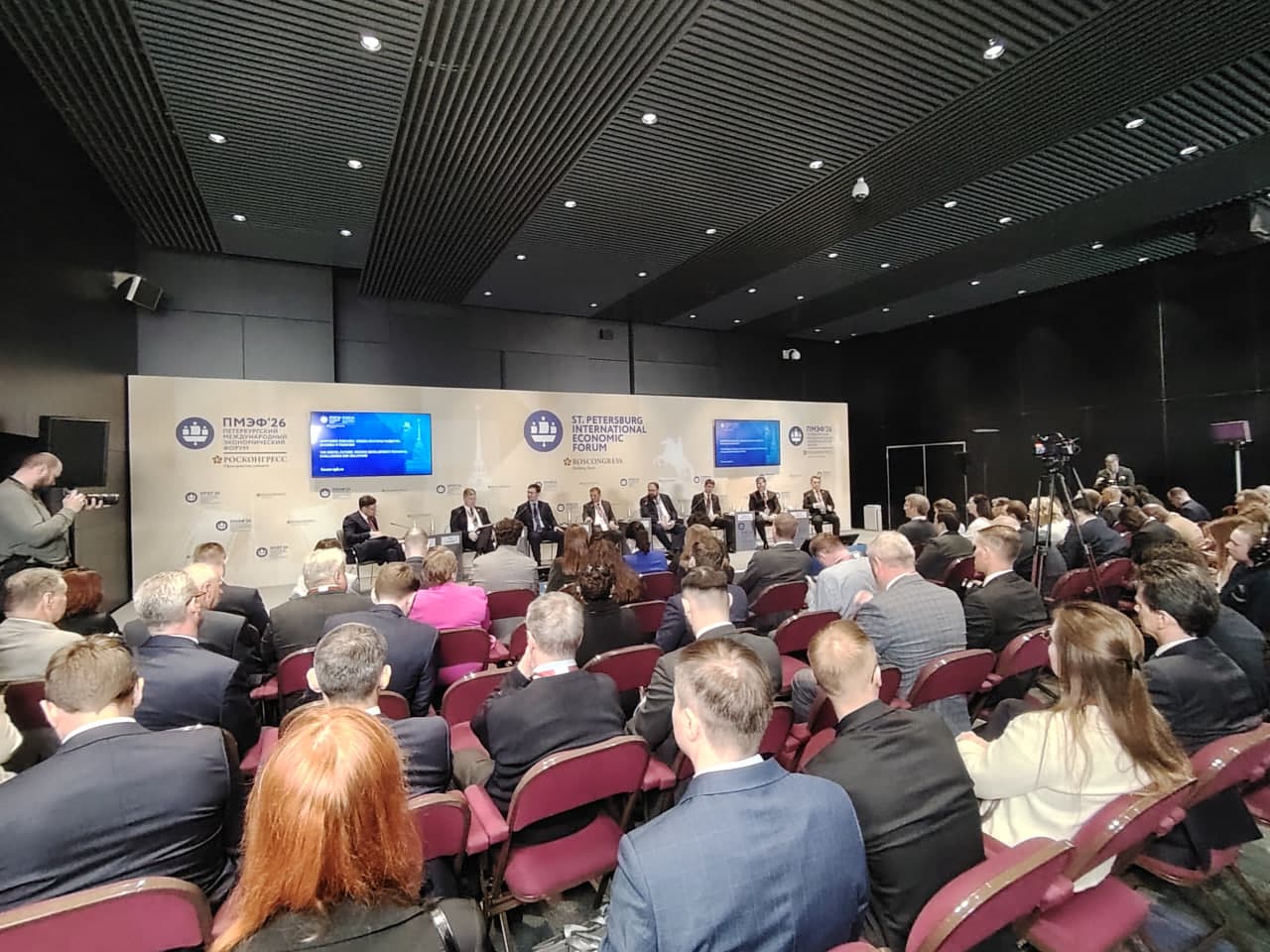 Vazir Sherzod Shermatov “Raqamli kelajak” mavzusidagi xalqaro panel sessiyada ishtirok etdi