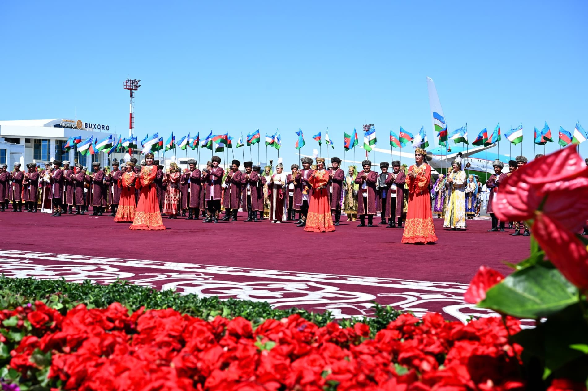 Presidents of Uzbekistan and Azerbaijan continue talks in Bukhara
