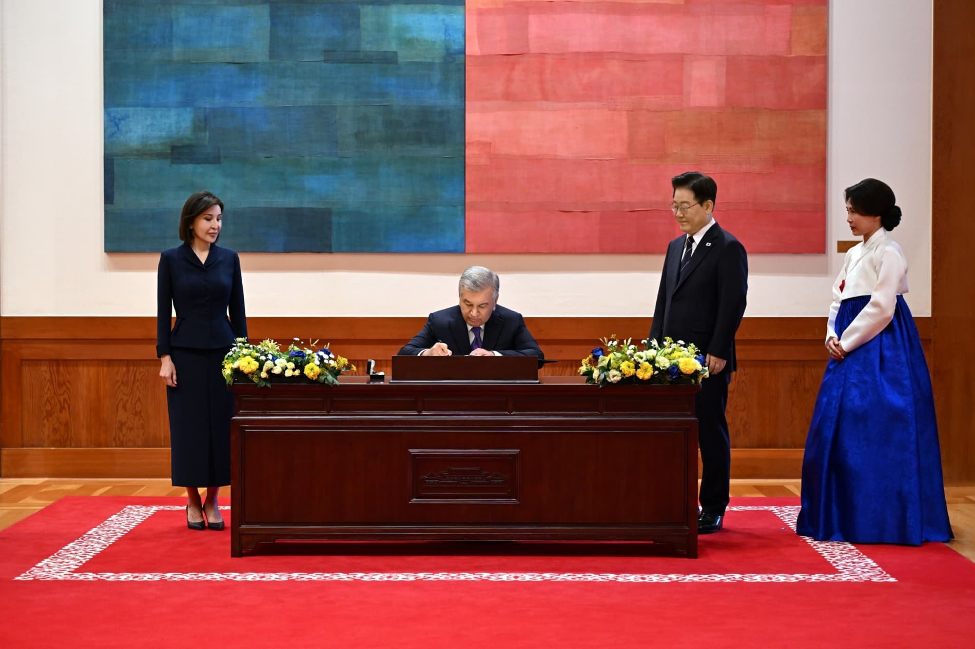 President of Uzbekistan accorded an official welcome