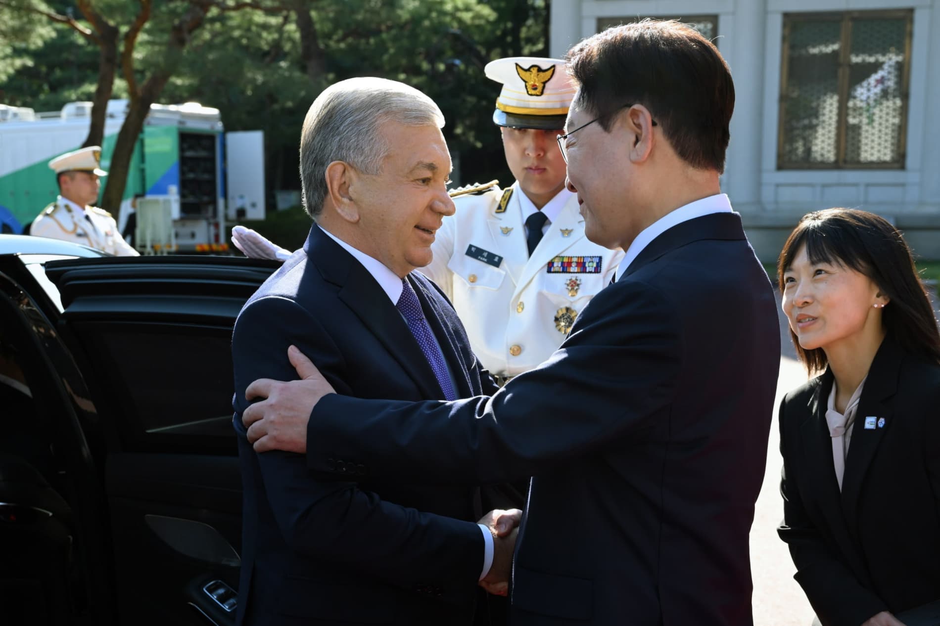 President of Uzbekistan accorded an official welcome