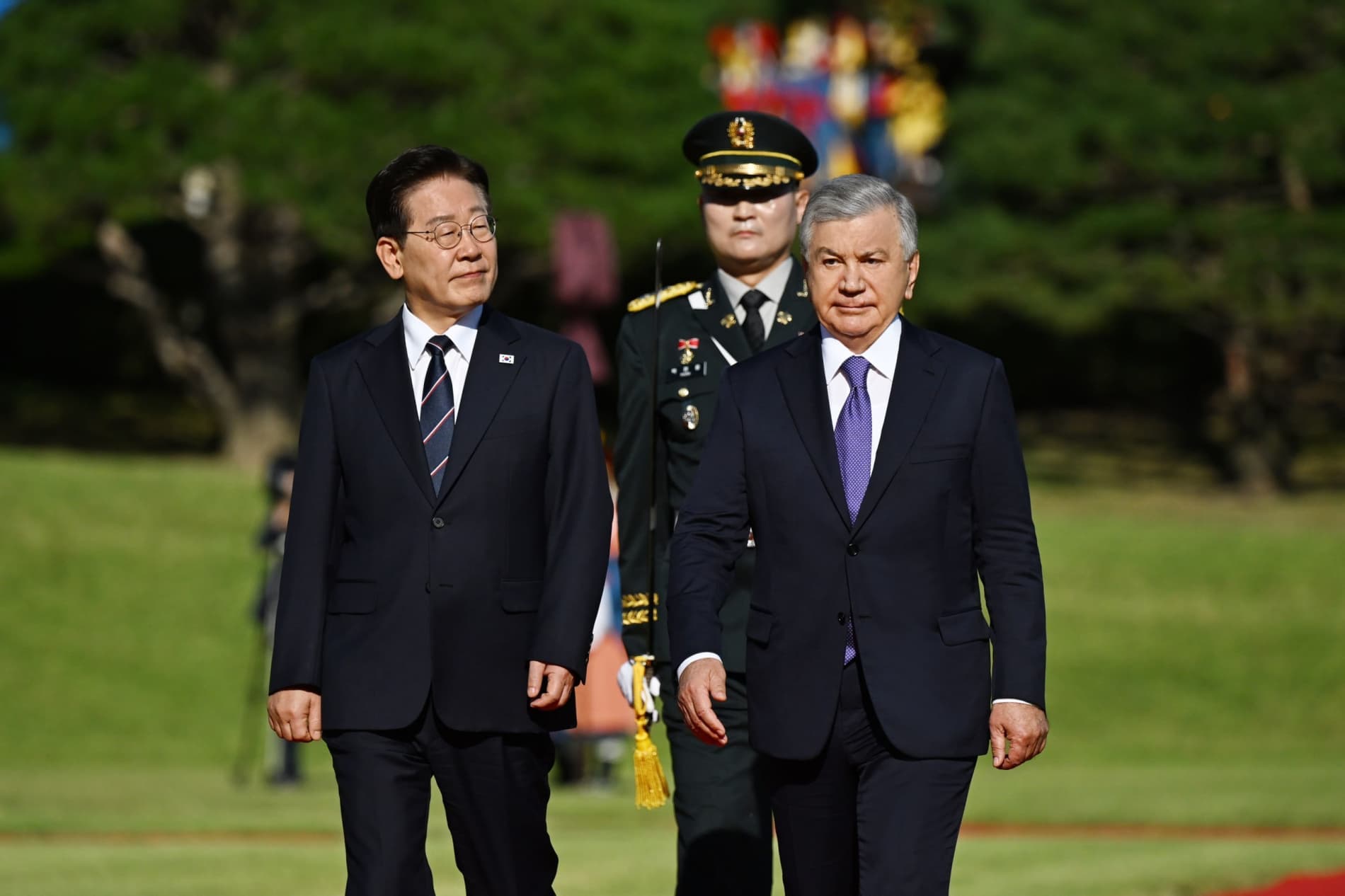 President of Uzbekistan accorded an official welcome