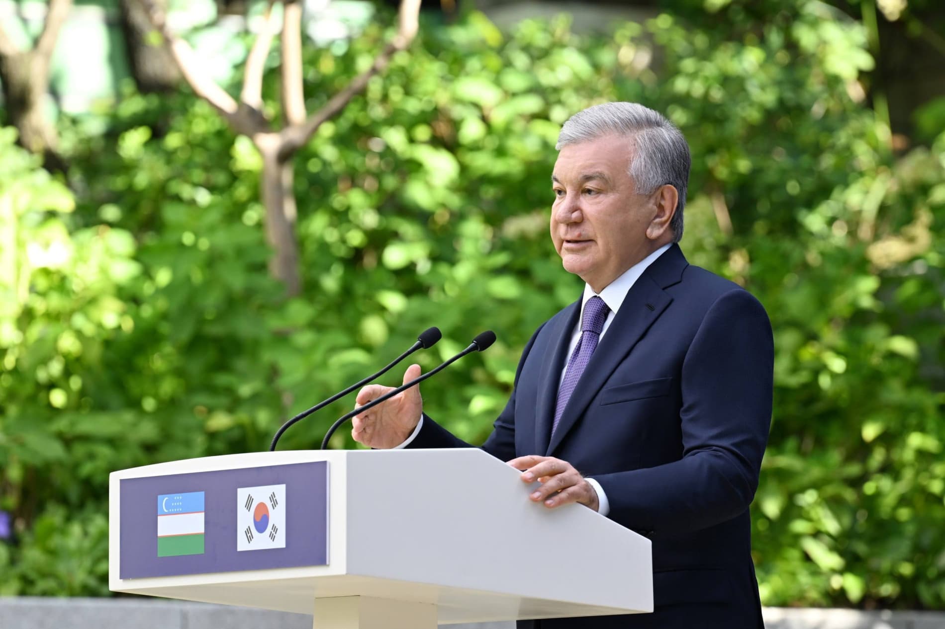 President of Uzbekistan attends opening of Uzbek-Korean Business Forum