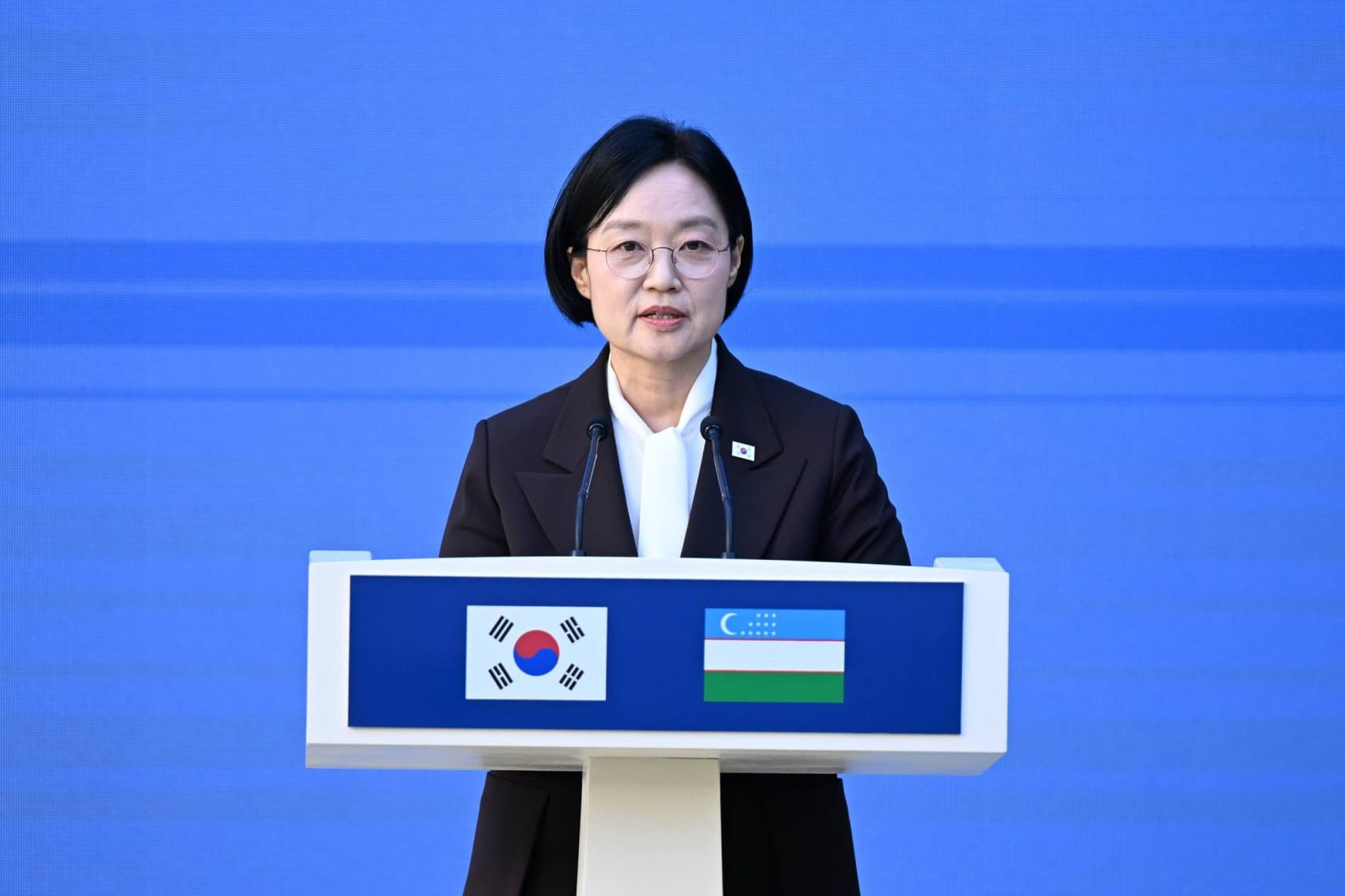 President of Uzbekistan attends opening of Uzbek-Korean Business Forum