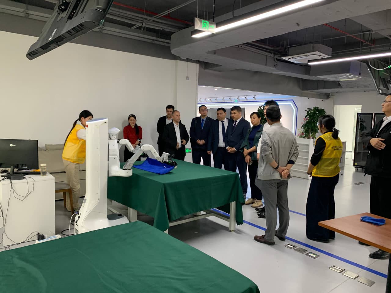 Qashqadaryo Delegation Discusses Cooperation in BPO and Education in China