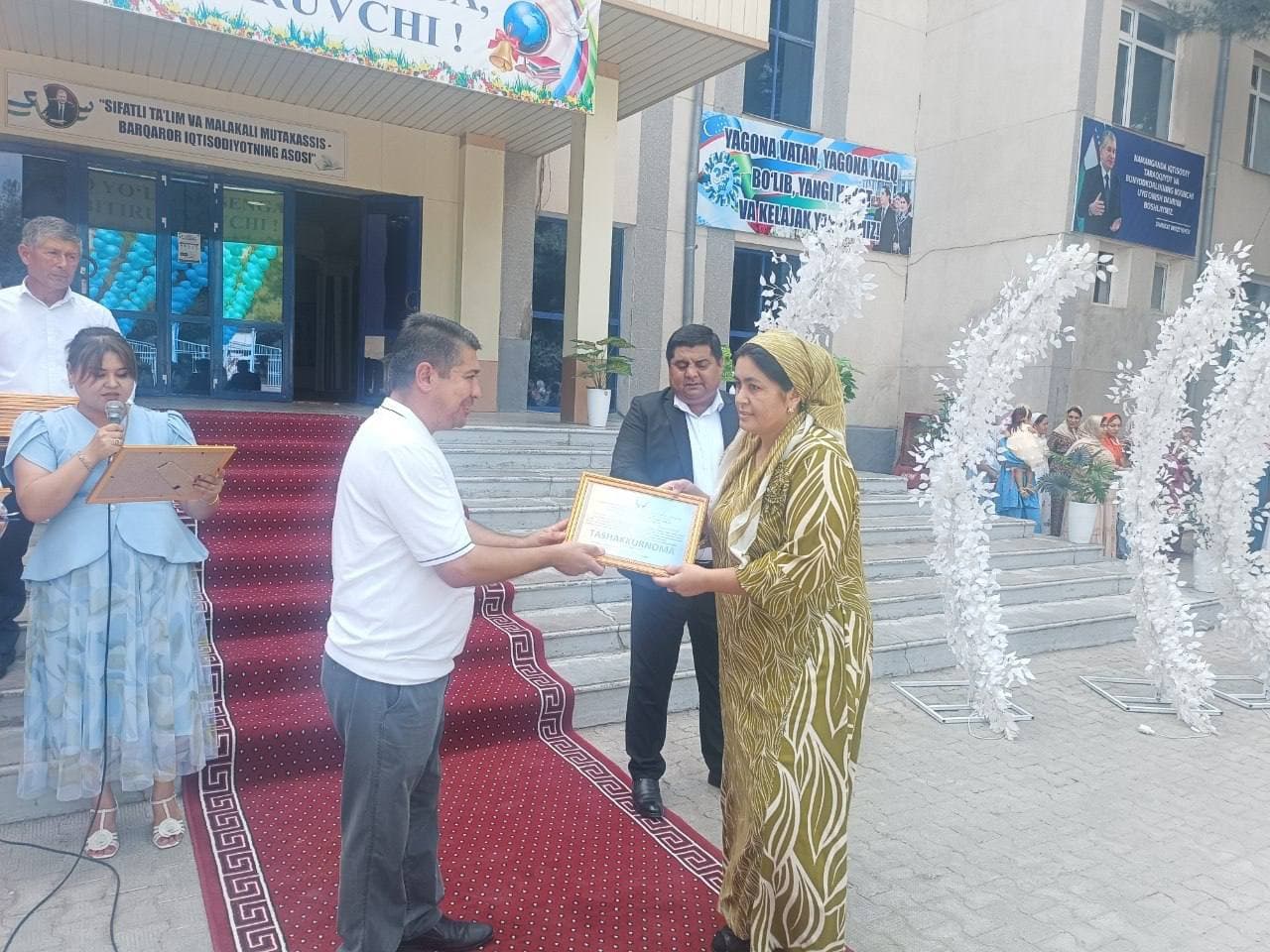 Namangan tuman 2-son texnikumida 354 nafar bitiruvchiga diplomlar tantanali topshirildi