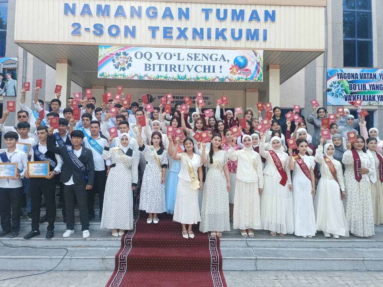 Namangan tuman 2-son texnikumida 354 nafar bitiruvchiga diplomlar tantanali topshirildi