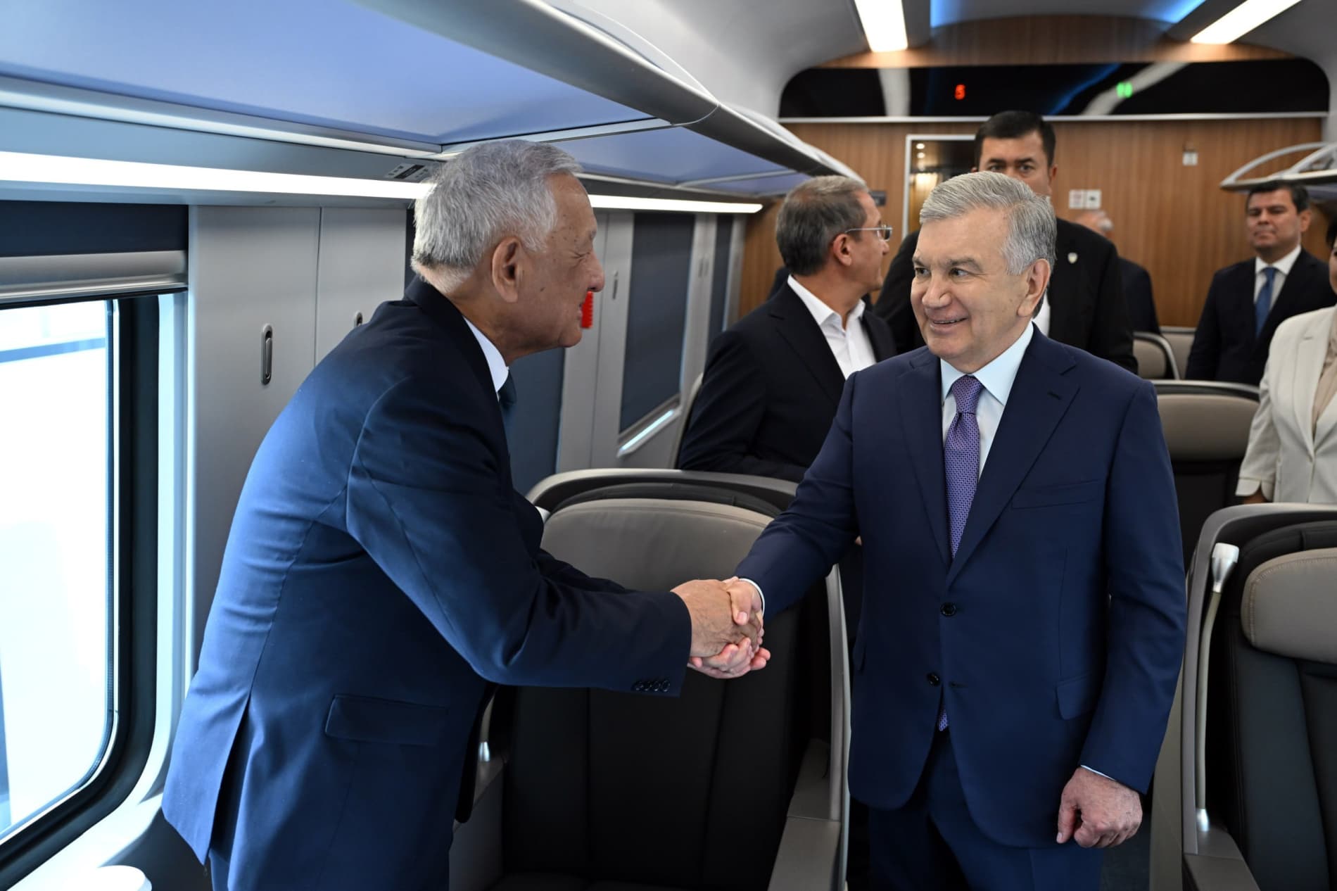 Президентимиз аэропорт ва темир йўлни боғлайдиган Ўзбекистондаги биринчи лойиҳа билан танишди