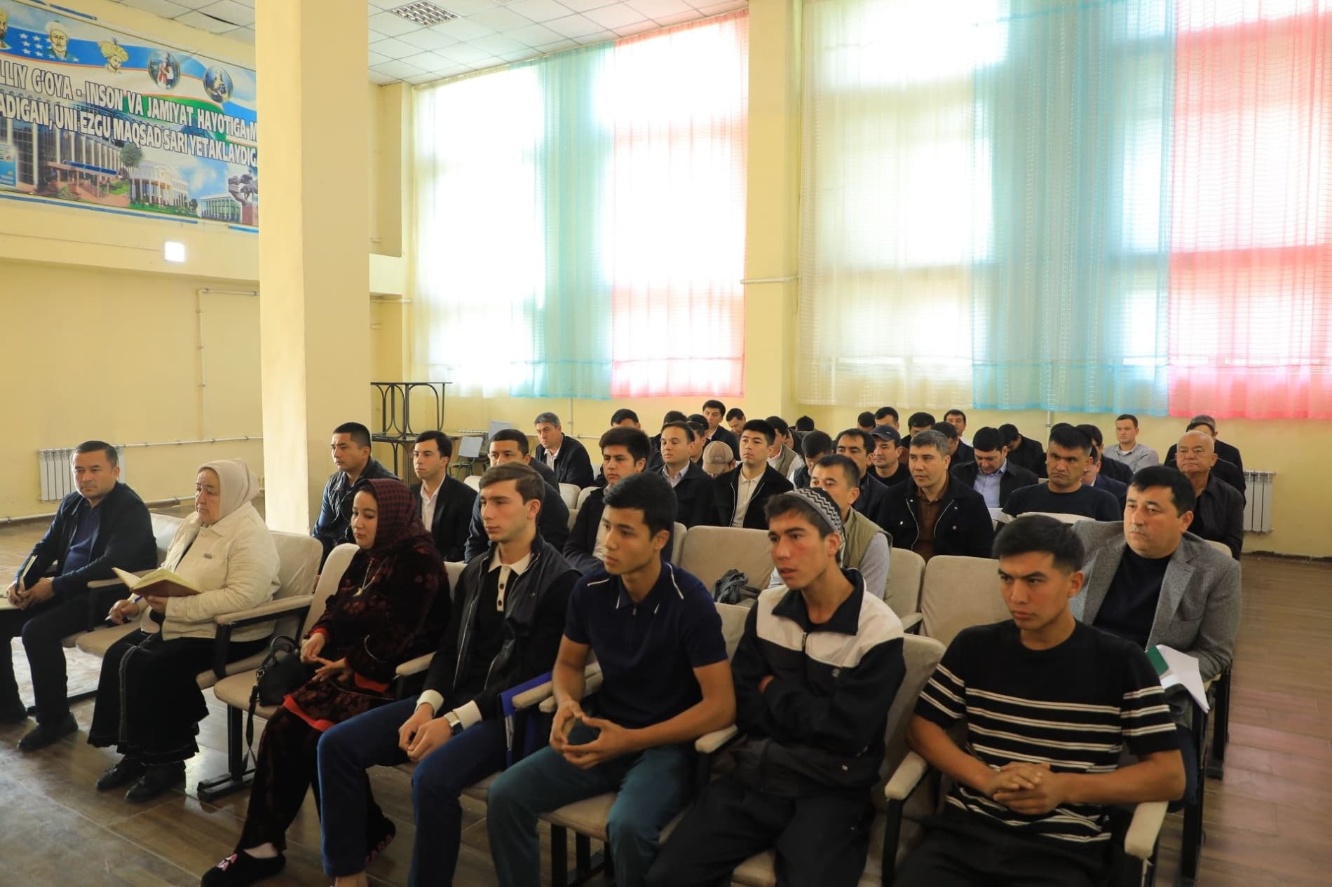 Yoshlar bilan ochiq muloqot: taklif va tashabbuslar tinglandi