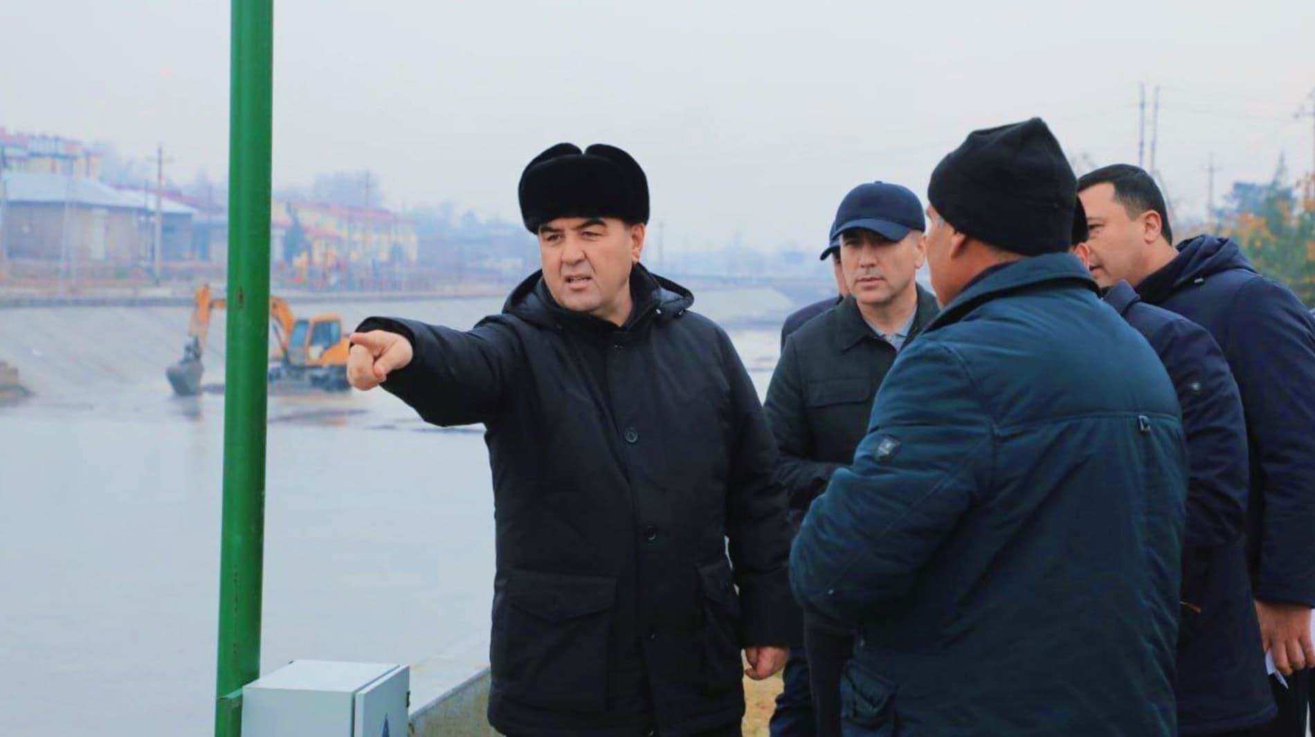 Наманган вилояти ҳокими Шавкатжон Абдураззоқов бугун Чортоқ туманида бўлиб, амалга оширилаётган қурилиш-бунёдкорлик ишлари ва муҳим лойиҳалар билан танишди.