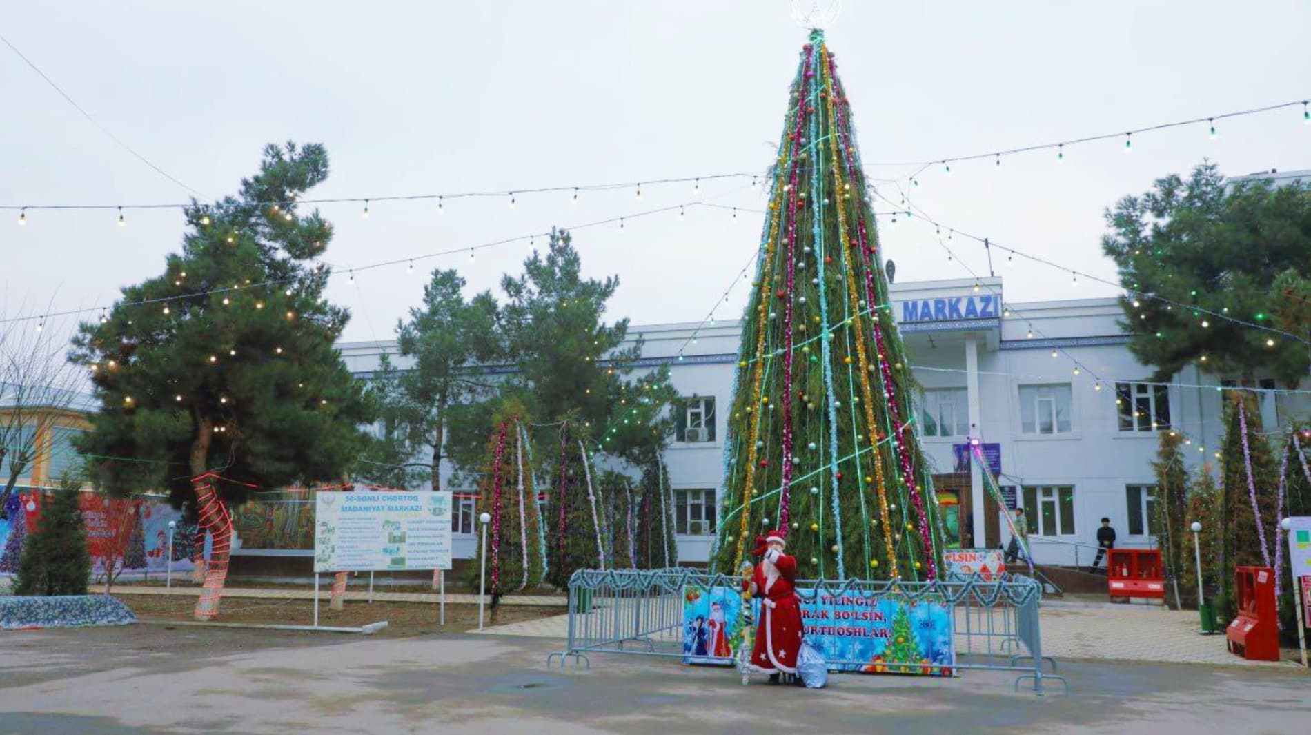 Наманган вилояти ҳокими Шавкатжон Абдураззоқов бугун Чортоқ туманида бўлиб, амалга оширилаётган қурилиш-бунёдкорлик ишлари ва муҳим лойиҳалар билан танишди.