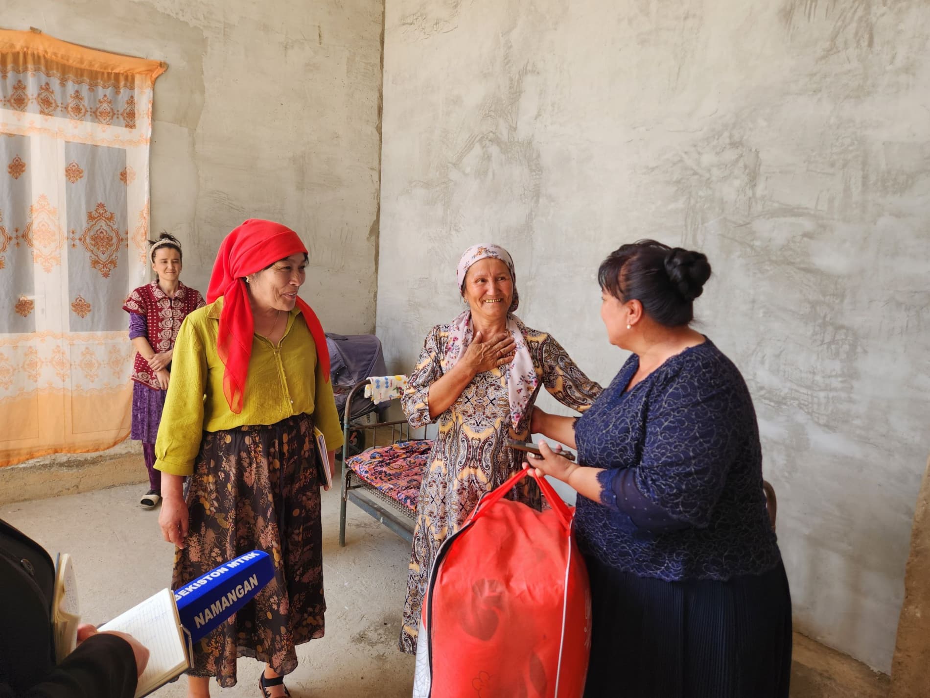 В этом году в Уйчинском районе зерновые выращиваются на площади 6385 гектаров. В настоящее время проводится третья весенняя подкормка зерновых азотными минеральными удобрениями (250 кг на гектар) и второй весенний полив на площади 5196 га.