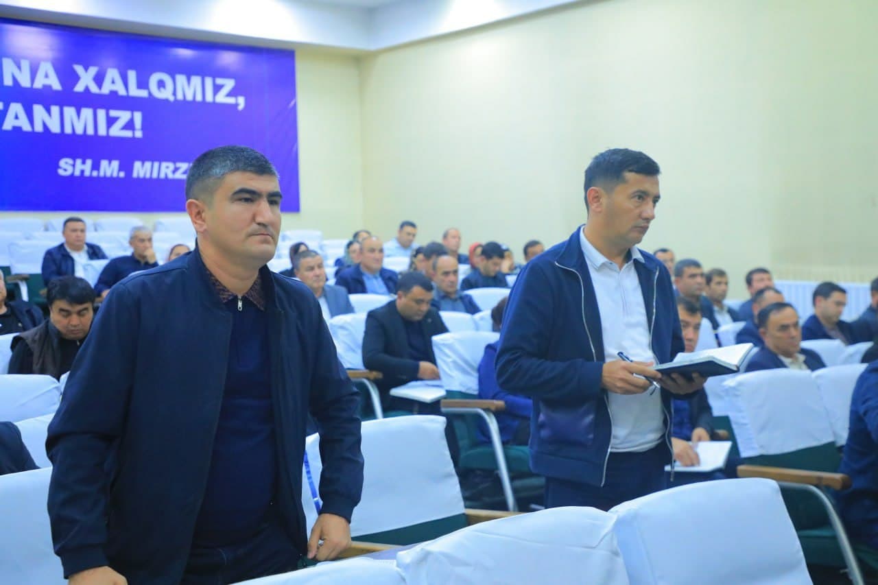 Аҳоли бандлиги ва даромадини ошириш бўйича амалга оширилаётган ишлар таҳлилий муҳокама қилинди