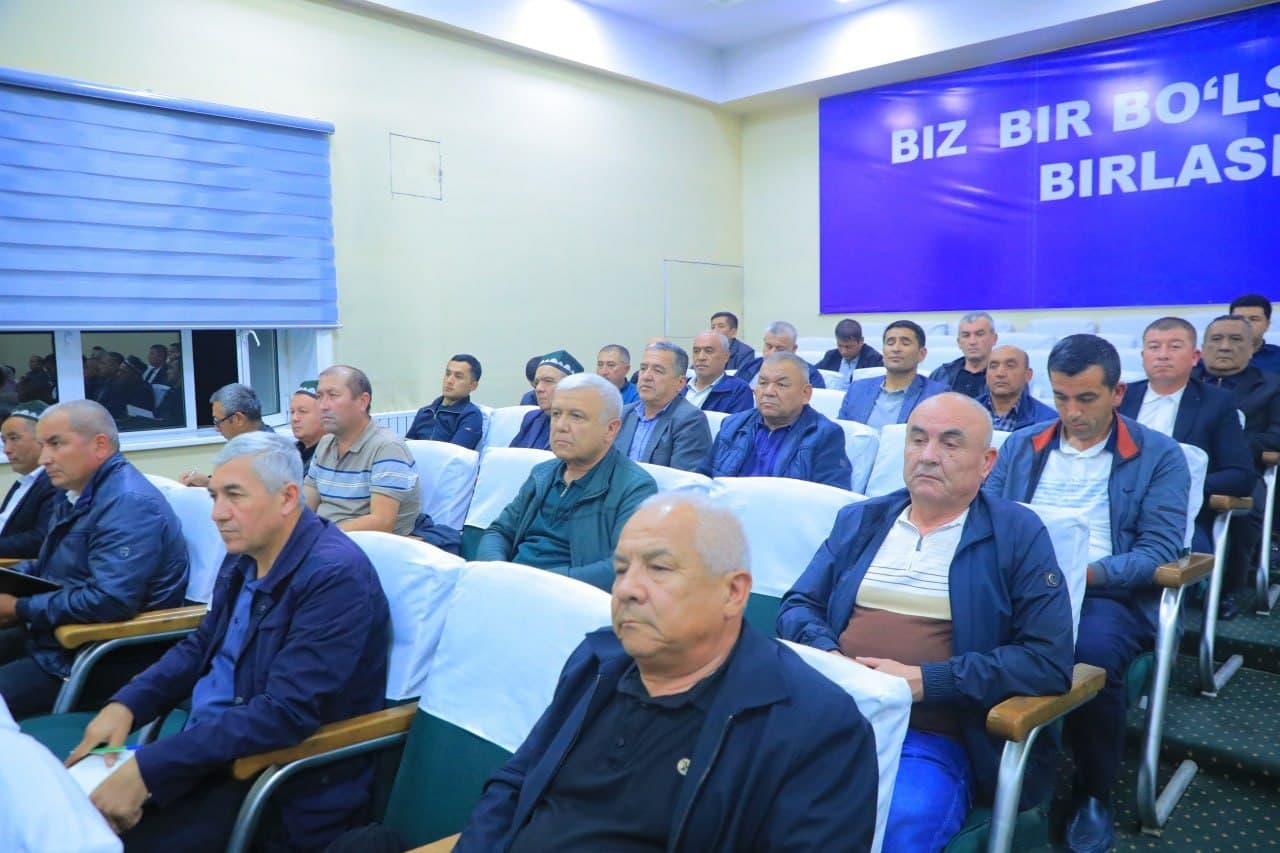 Аҳоли бандлиги ва даромадини ошириш бўйича амалга оширилаётган ишлар таҳлилий муҳокама қилинди