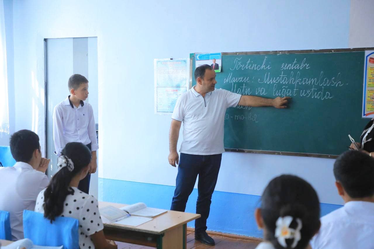 Pop tumani hokimi G‘ulomjon Murodxo‘jayev 8-maktab faoliyati bilan tanishdi.