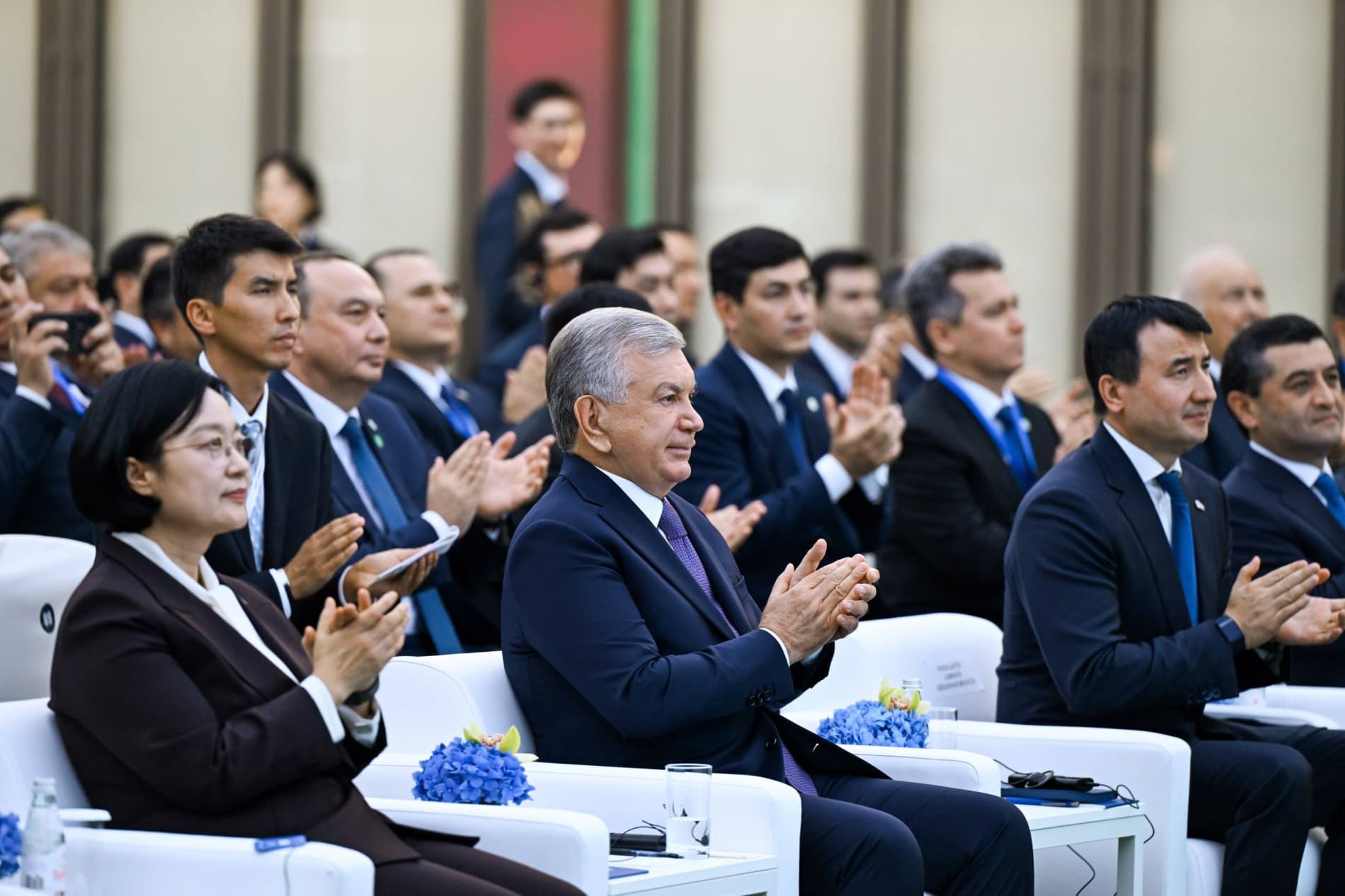 O‘zbekiston – Koreya biznes forumi doirasida Prezident Shavkat Mirziyoyev ishtirokida Koreya Respublikasining yetakchi kompaniya va moliya institutlari bilan qo‘shma loyihalarni ishga tushirish va qurilishini boshlash marosimi bo‘lib o‘tdi.