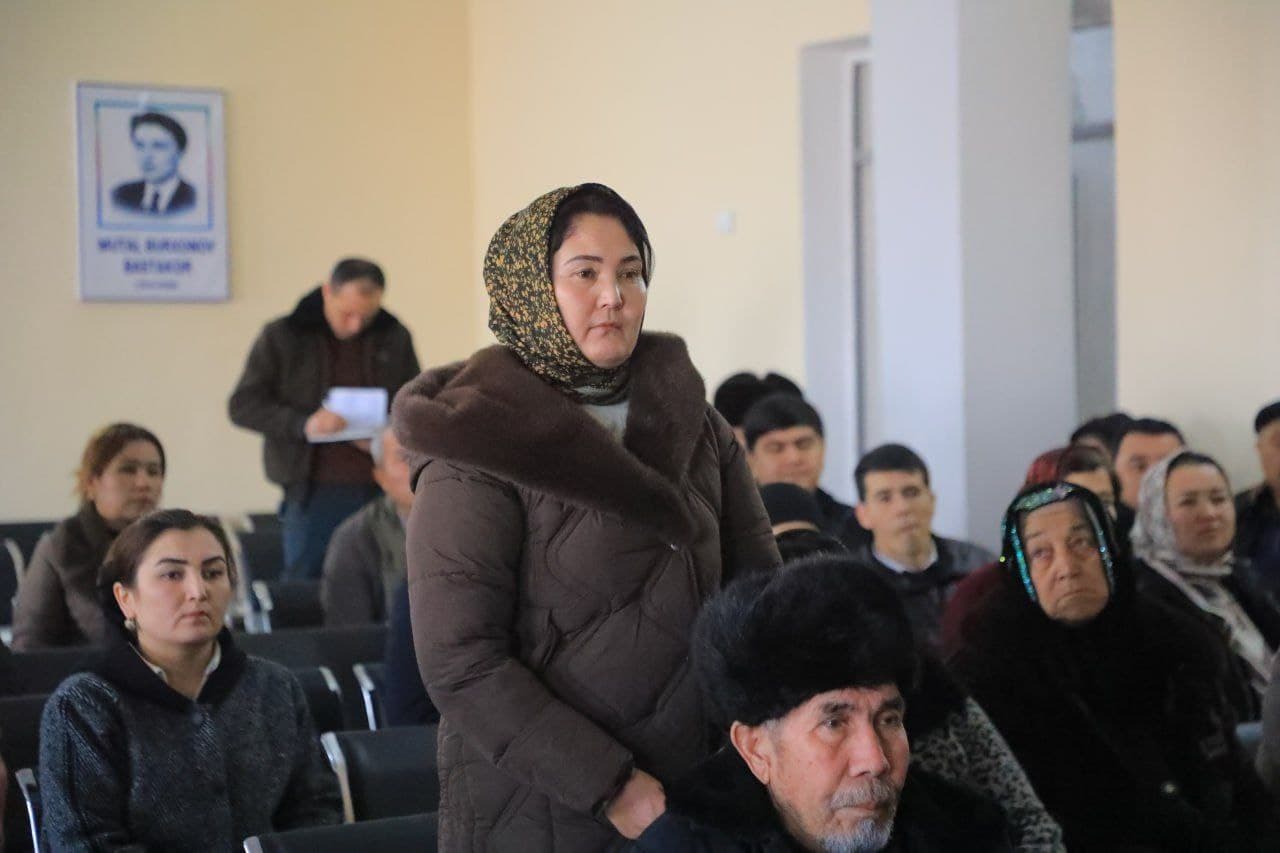 Turaqorgon District Hokim Sherali Qosimov Held a Meeting with Residents of Uzumzor and Qodirobod Mahallas, Classified This Year as “Difficult”
