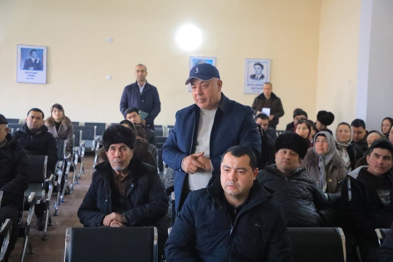 Turaqorgon District Hokim Sherali Qosimov Held a Meeting with Residents of Uzumzor and Qodirobod Mahallas, Classified This Year as “Difficult”
