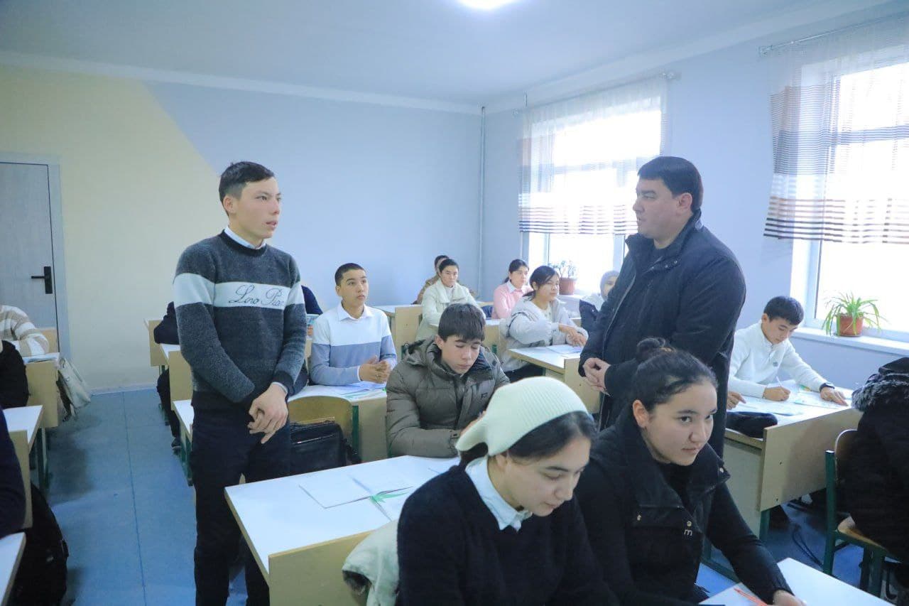 Turaqorgon District Hokim Sherali Qosimov Held a Meeting with Residents of Uzumzor and Qodirobod Mahallas, Classified This Year as “Difficult”