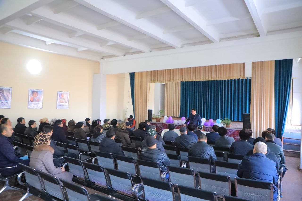Turaqorgon District Hokim Sherali Qosimov Held a Meeting with Residents of Uzumzor and Qodirobod Mahallas, Classified This Year as “Difficult”