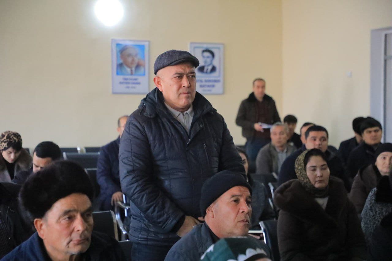 Turaqorgon District Hokim Sherali Qosimov Held a Meeting with Residents of Uzumzor and Qodirobod Mahallas, Classified This Year as “Difficult”