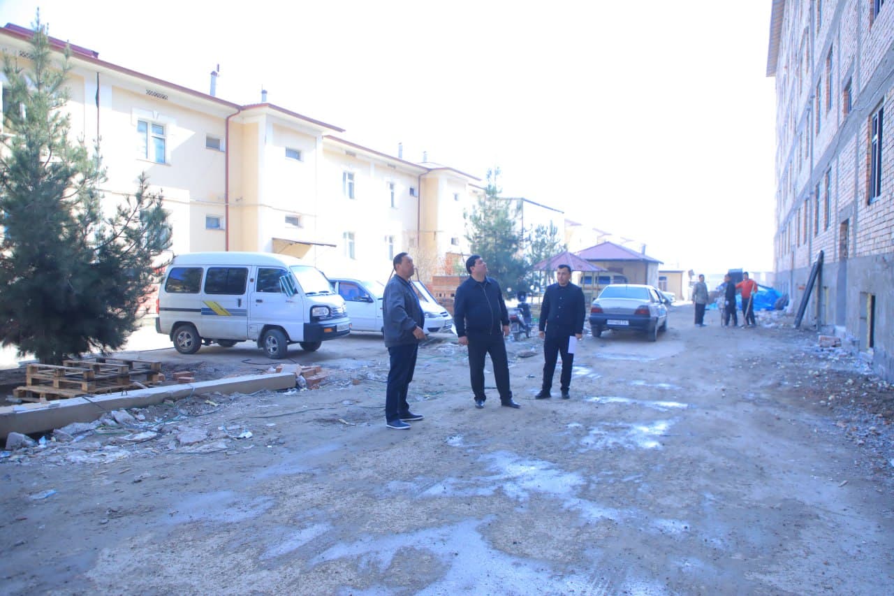 Construction of a New Apartment Building Continues in Turaqo‘rg‘on