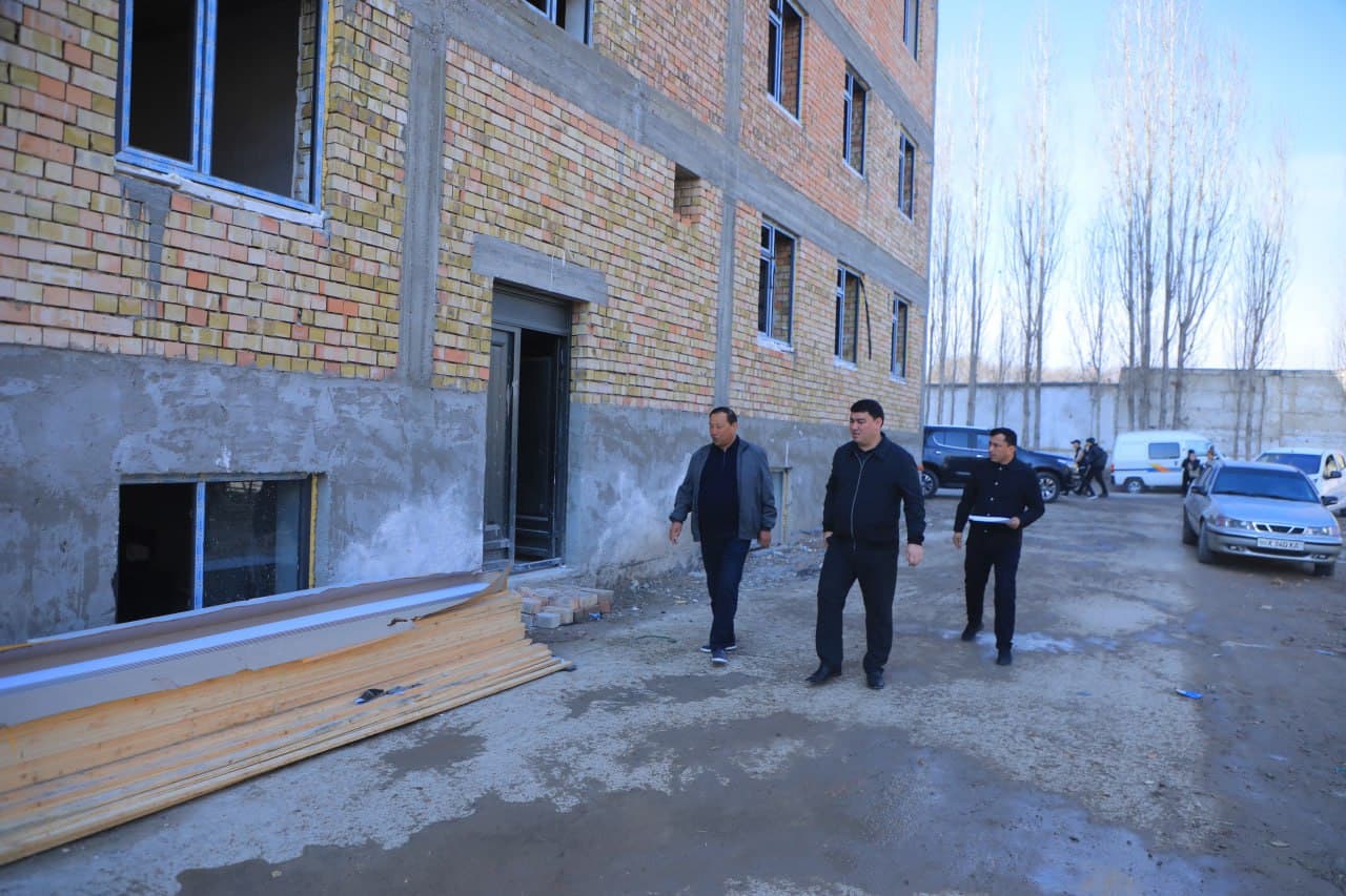 Construction of a New Apartment Building Continues in Turaqo‘rg‘on
