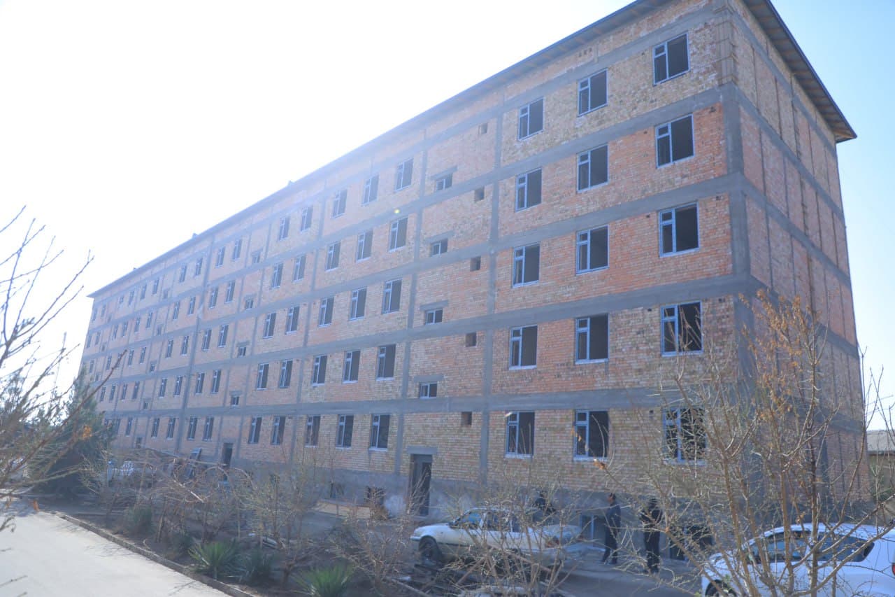 Construction of a New Apartment Building Continues in Turaqo‘rg‘on