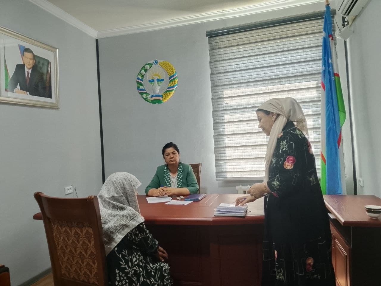 "Xalq qabulxonasi"da tuman hokimining o‘rinbosari, Oila va xotin-qizlar bo‘limi boshlig‘i H. Mahmudovaning jismoniy va yuridik shaxslar vakillari uchun navbatdagi shaxsiy qabuli bo‘lib o‘tdi.