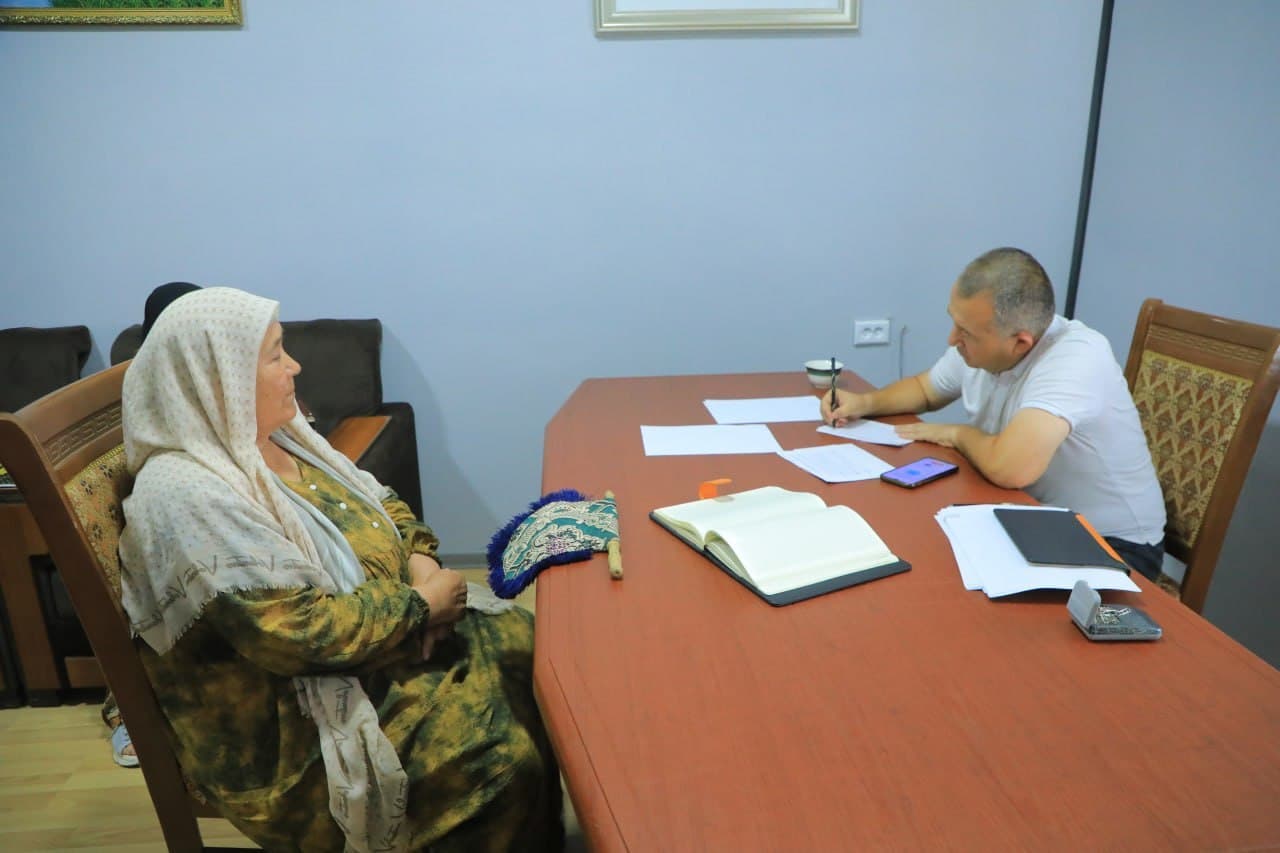 To‘raqo‘rg‘on tumani hokimi o‘rinbosari Ikromjon Parpiyev “Xalq qabulxonasi” binosida fuqarolarning murojaatlari yuzasidan muloqotda bo‘ldi.