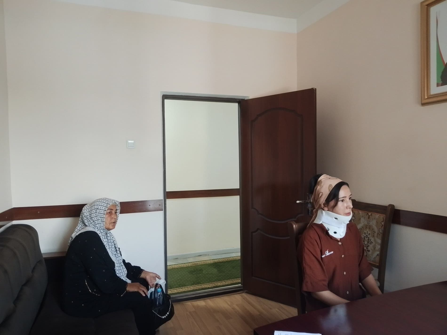Bugun Xalq qabulxonasida oila va xotin-qizlar bo‘limi mas’ullari tomonidan fuqarolar uchun shaxsiy qabul o‘tkazildi.