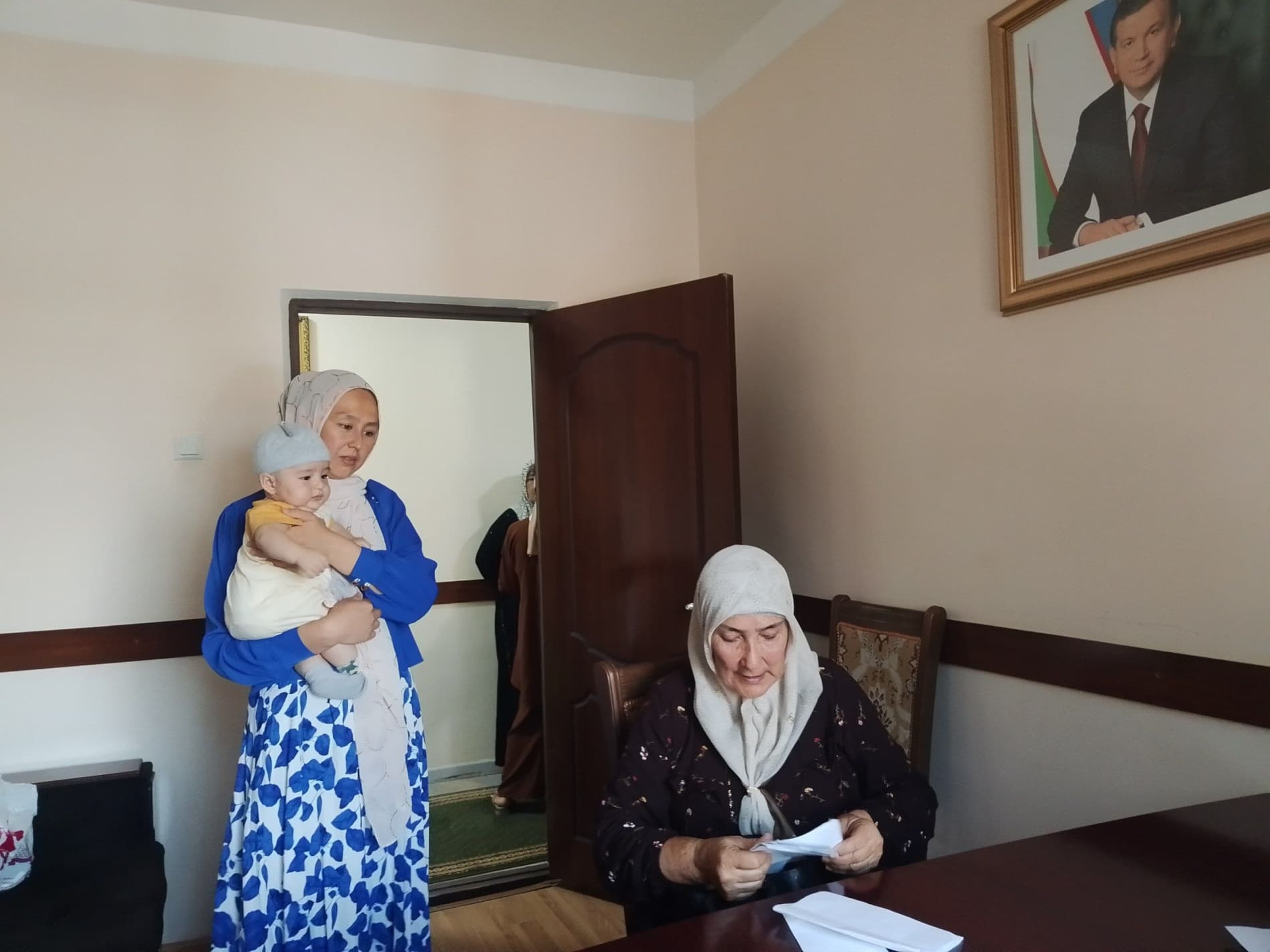 Bugun Xalq qabulxonasida oila va xotin-qizlar bo‘limi mas’ullari tomonidan fuqarolar uchun shaxsiy qabul o‘tkazildi.