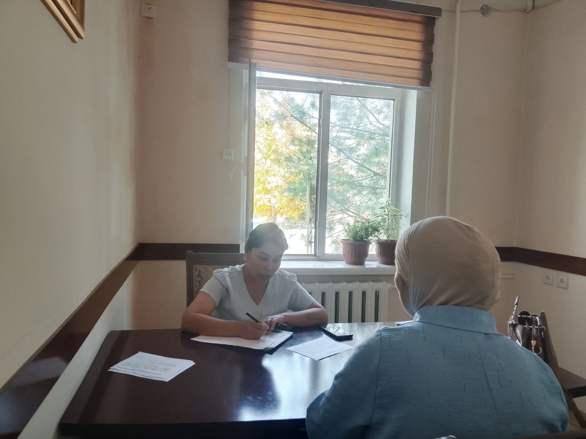 Bugun Xalq qabulxonasida oila va xotin-qizlar bo‘limi mas’ullari tomonidan fuqarolar uchun shaxsiy qabul o‘tkazildi.