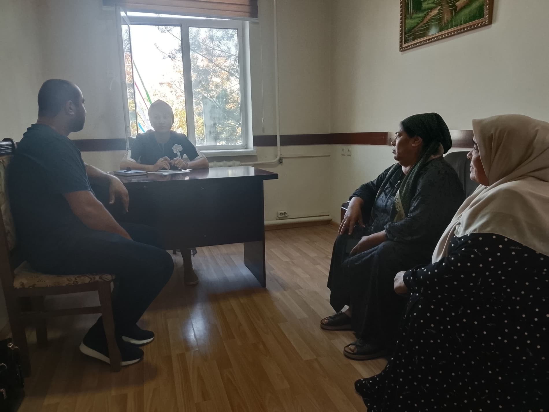 Bugun "Xalq qabulxonasi"da Oila va xotin-qizlar bo‘limi mas’ullarining shaxsiy qabuli bo‘lib o‘tdi.