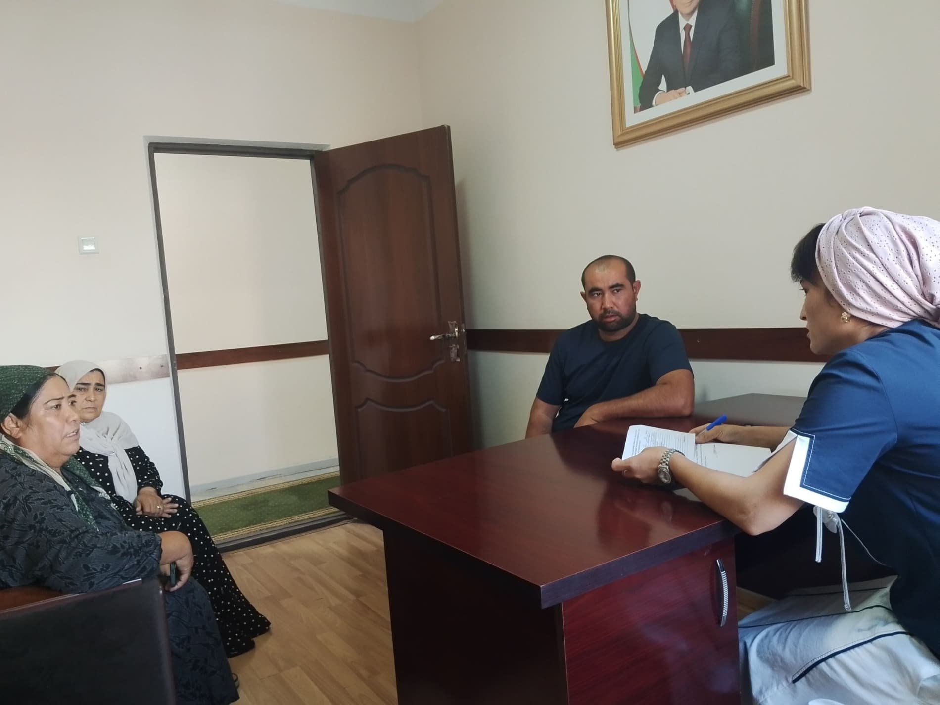 Bugun "Xalq qabulxonasi"da Oila va xotin-qizlar bo‘limi mas’ullarining shaxsiy qabuli bo‘lib o‘tdi.