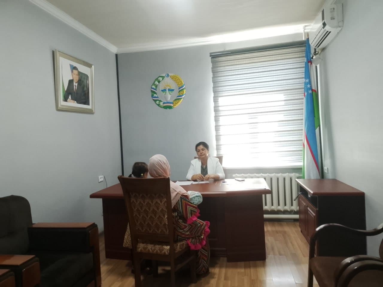 Tuman hokimi o‘rinbosari – Oila va xotin-qizlar bo‘limi boshlig‘i H. Maxmudova tomonidan fuqarolarning murojaatlarini o‘rganish, ularni qiynayotgan muammolarga yechim topish maqsadida shaxsiy qabul o‘tkazildi.