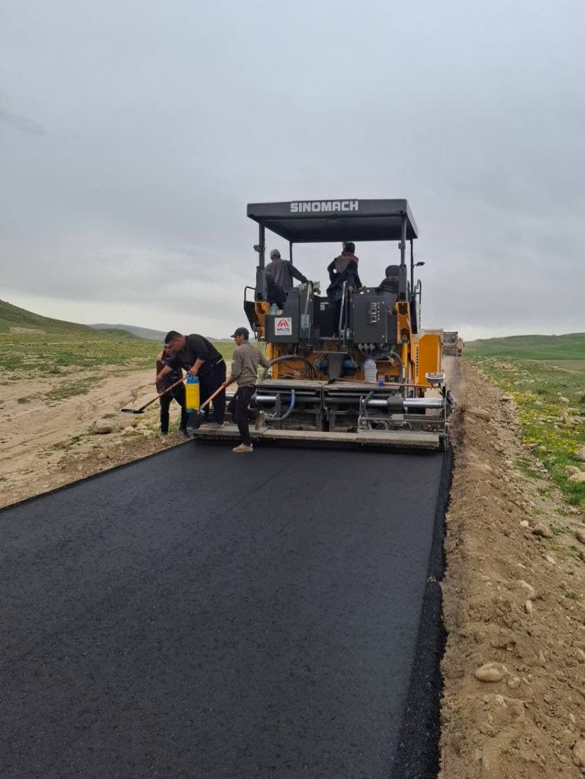 Oqmachit mahallasida tashabbus va birdamlik samarasi: muhim yo‘l infratuzilmasi yangilanmoqda
