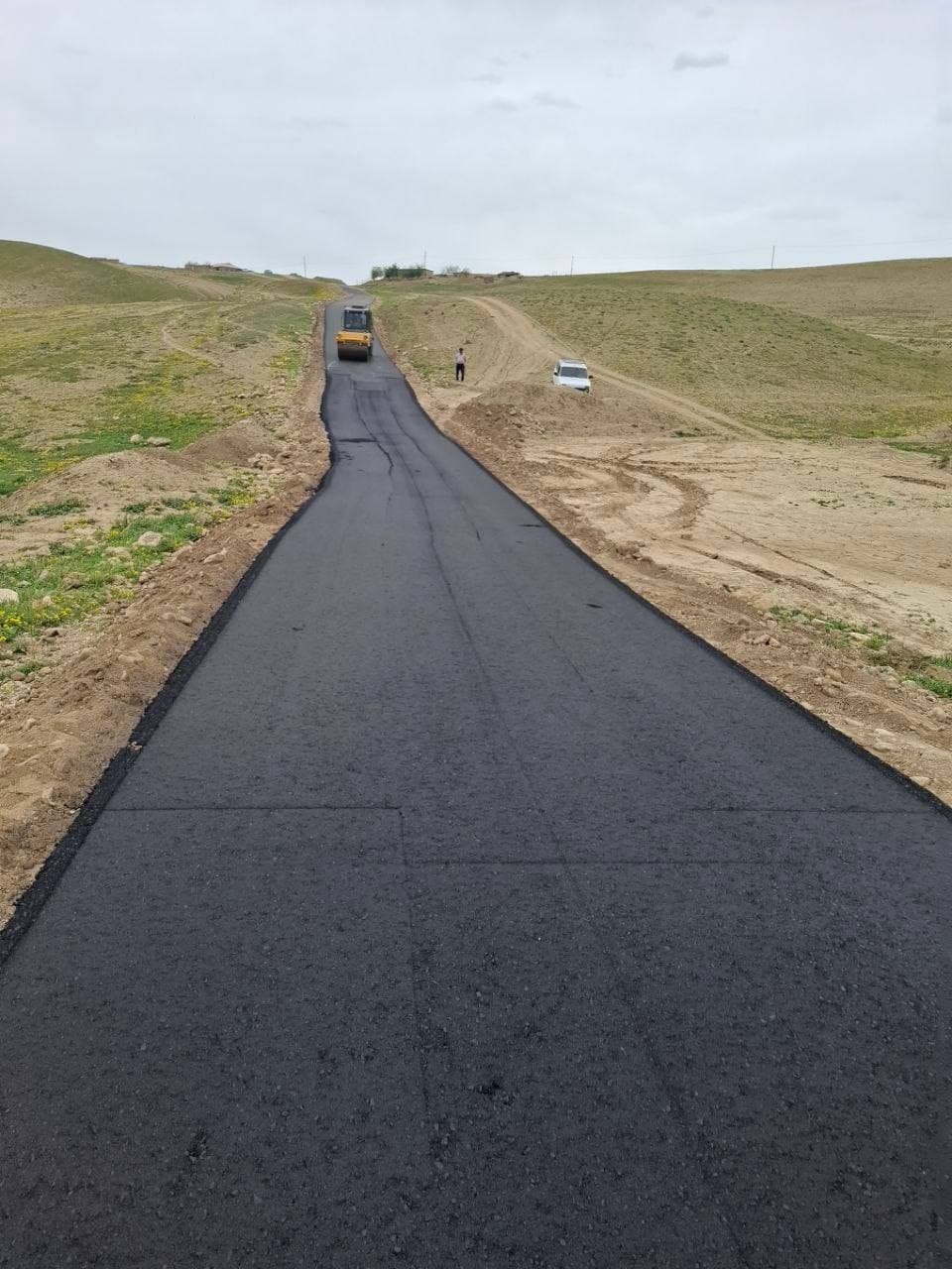 Oqmachit mahallasida tashabbus va birdamlik samarasi: muhim yo‘l infratuzilmasi yangilanmoqda