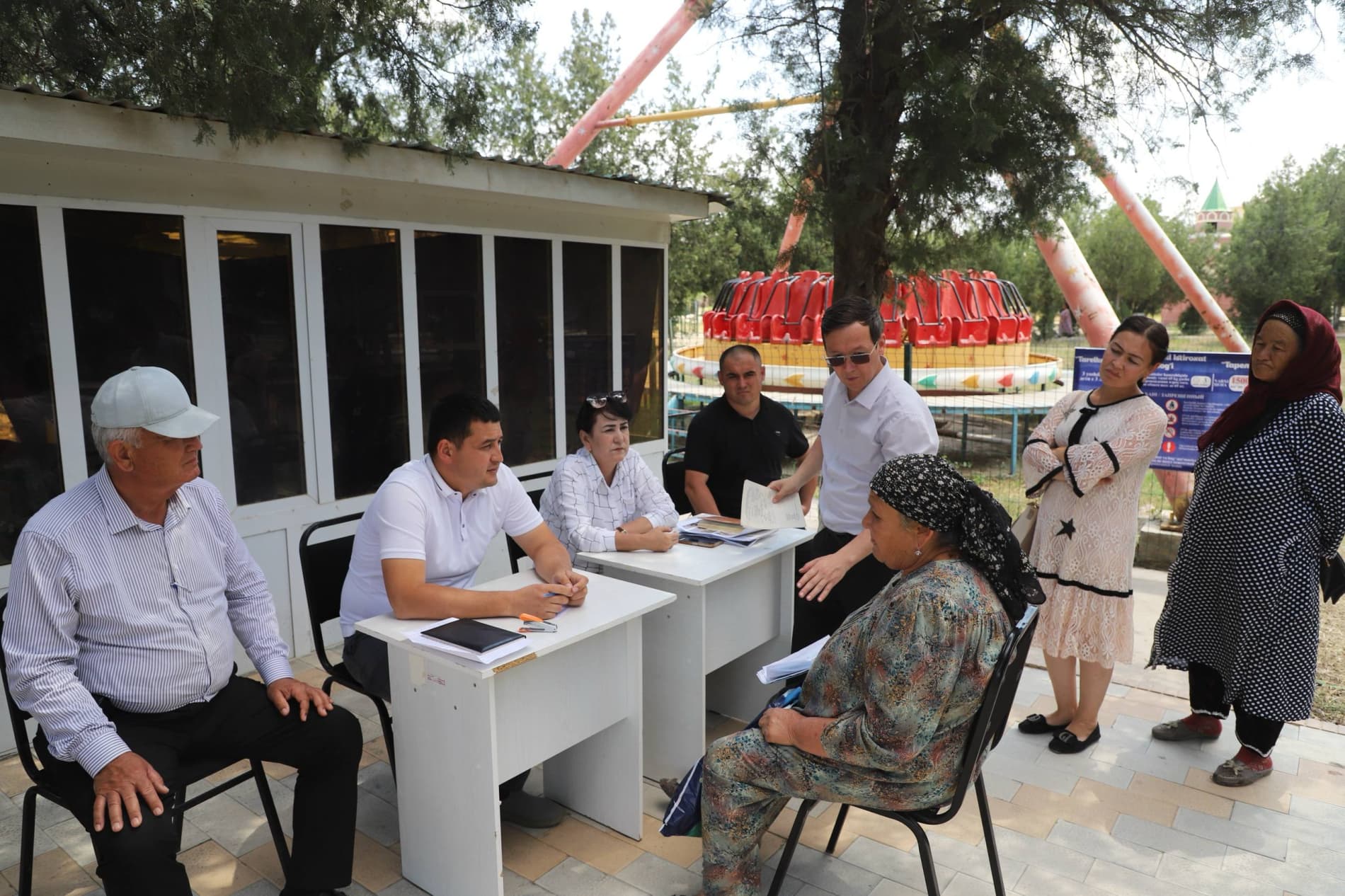 Dehqonobod tumani istirohat bog‘ida hokimlik mas’ullarining navbatdagi ommaviy qabuli tashkil etildi
