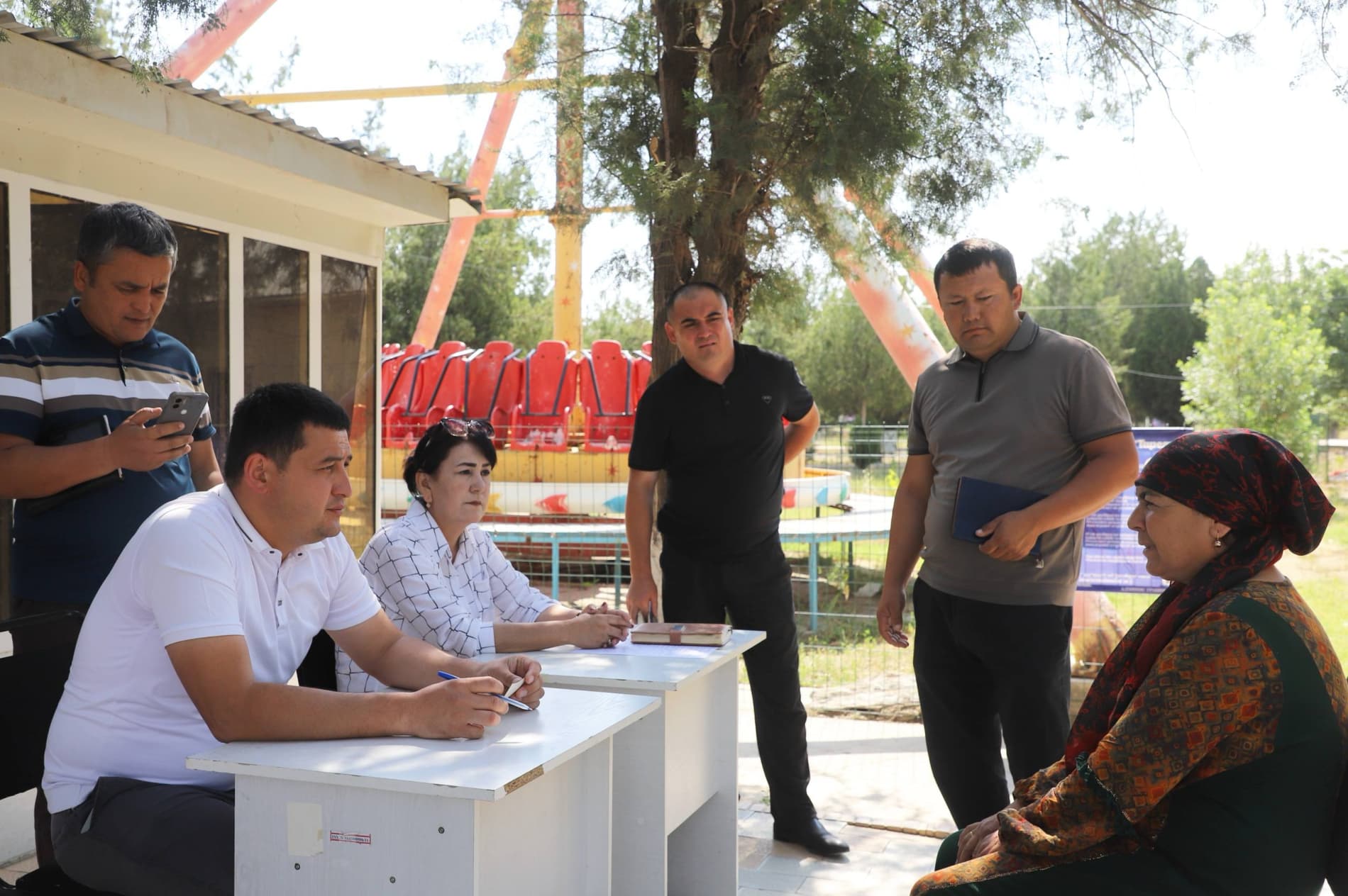 Dehqonobod tumani istirohat bog‘ida hokimlik mas’ullarining navbatdagi ommaviy qabuli tashkil etildi