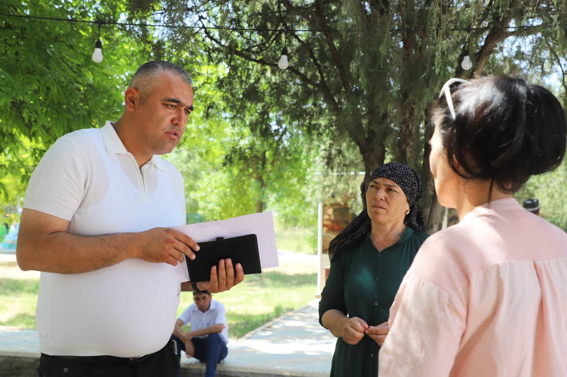 Dehqonobod tumani istirohat bog‘ida hokimlik mas’ullarining navbatdagi ommaviy qabuli tashkil etildi