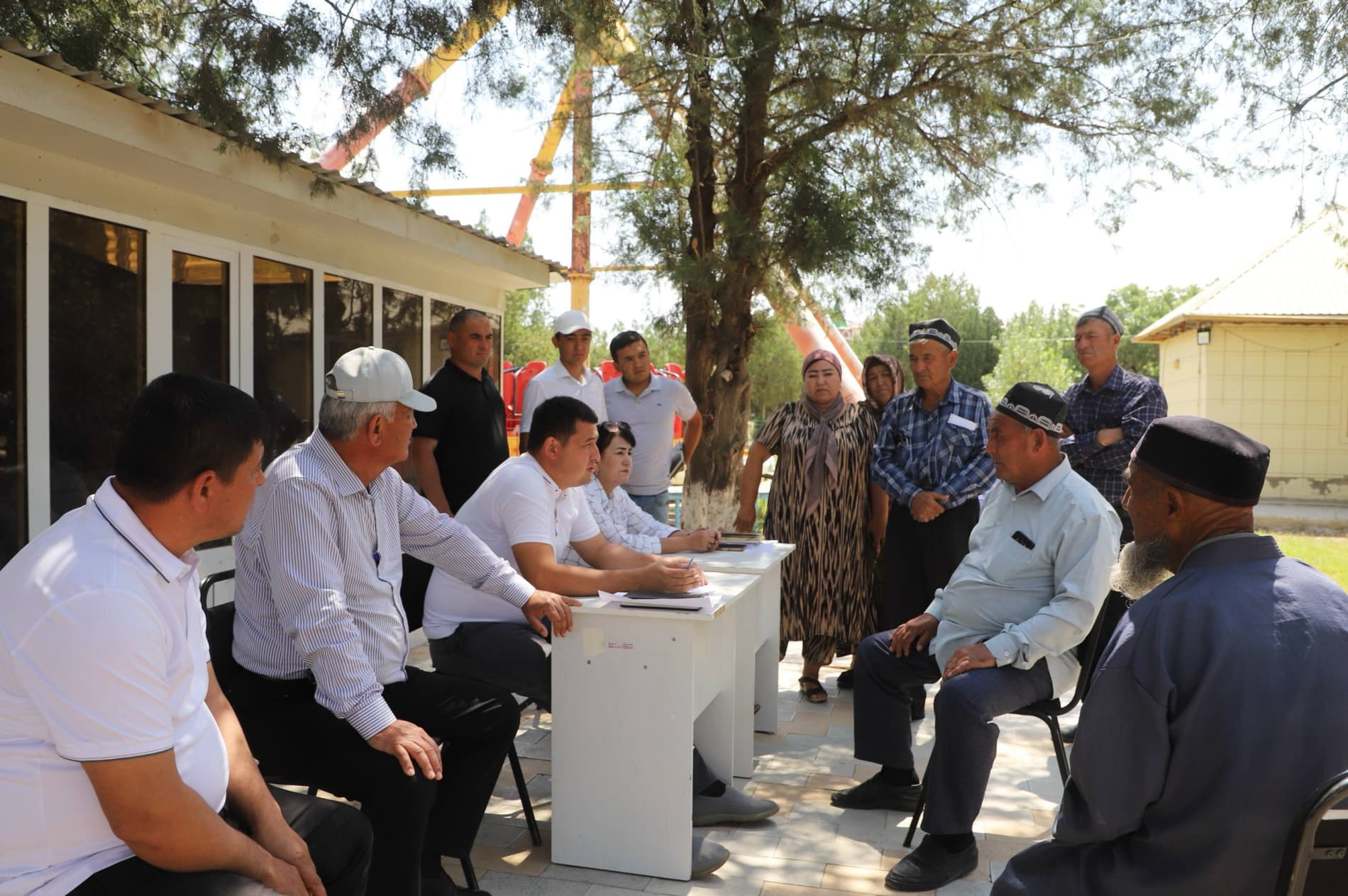 Dehqonobod tumani istirohat bog‘ida hokimlik mas’ullarining navbatdagi ommaviy qabuli tashkil etildi