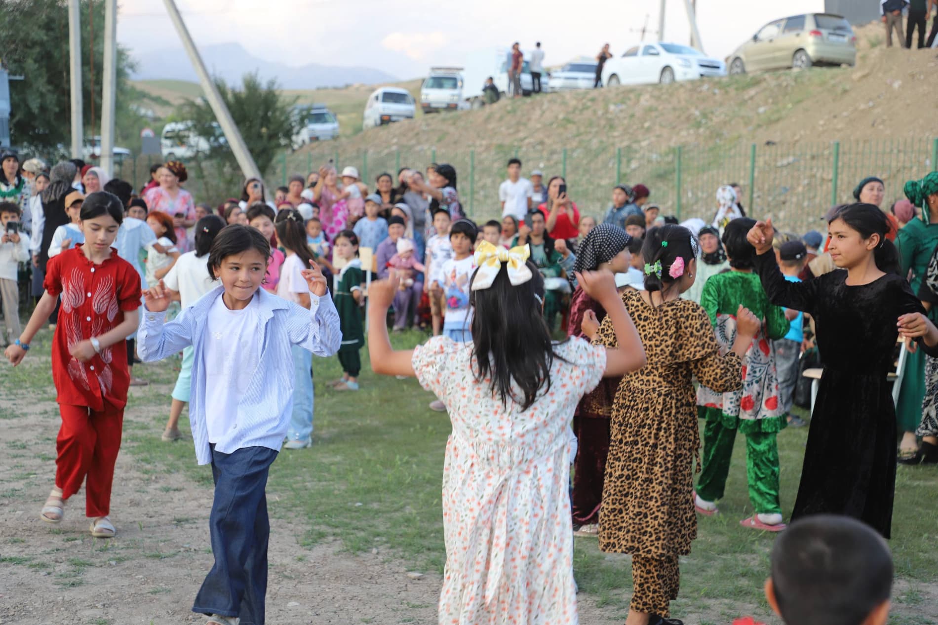Kuy-qoʻshiqlar va shoʻx raqslar festivalga yanada fayz bagʻishladi