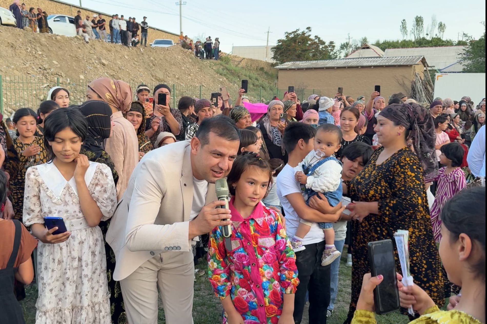 Kuy-qoʻshiqlar va shoʻx raqslar festivalga yanada fayz bagʻishladi