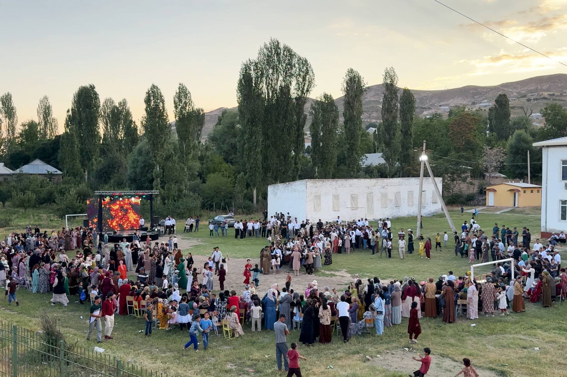 Kuy-qoʻshiqlar va shoʻx raqslar festivalga yanada fayz bagʻishladi