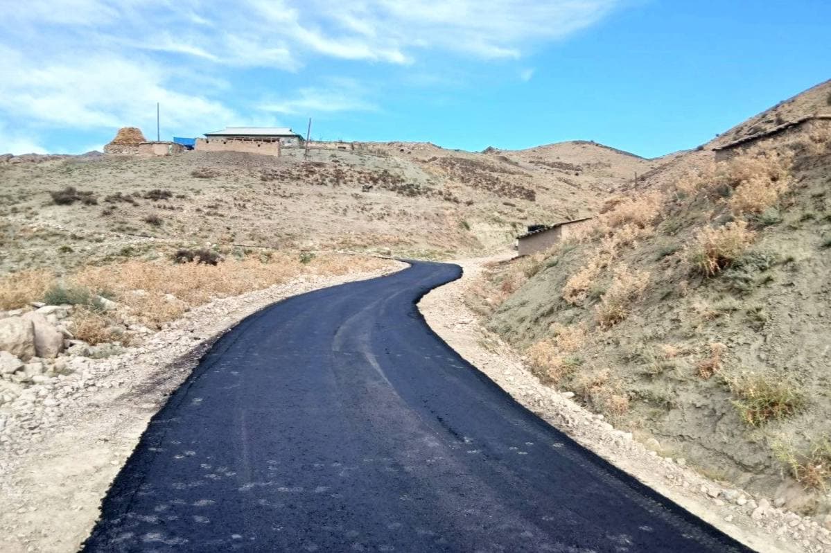 🛣️ Foto: Duob mahallasida aholi tashabbusi bilan yo‘llar asfaltlashtirilmoqda